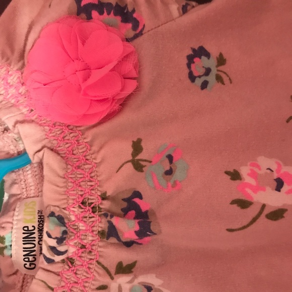 😍Beautiful Pink & Floral Top😍 - Picture 4 of 4